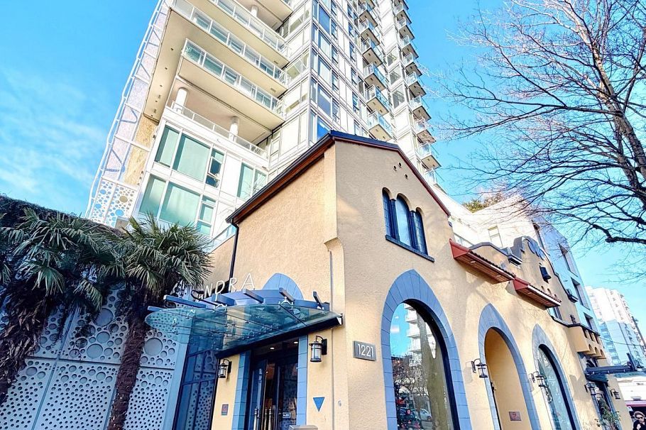 1103 1221 Bidwell Street Vancouver, BC - 1