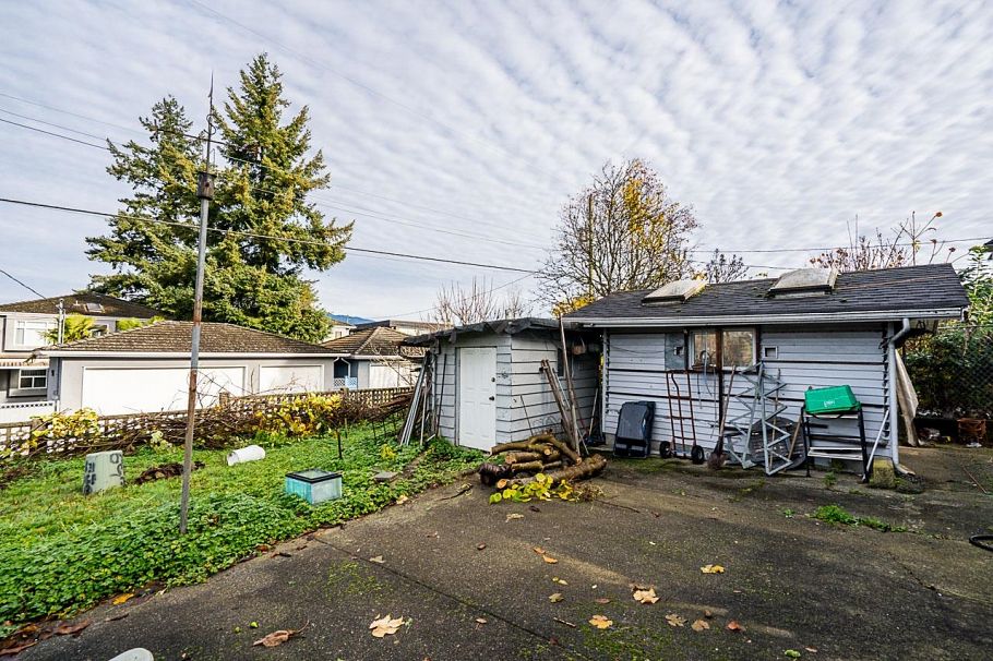 3205 E 3rd Avenue Vancouver, BC - 31