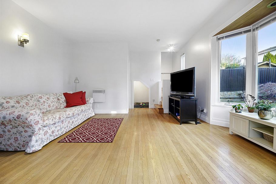 828 Nicolum Court North Vancouver, BC - 12