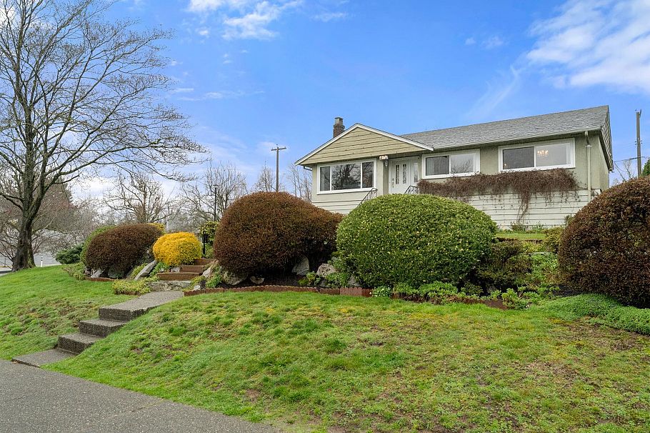 462 W 26th Street North Vancouver, BC - 3