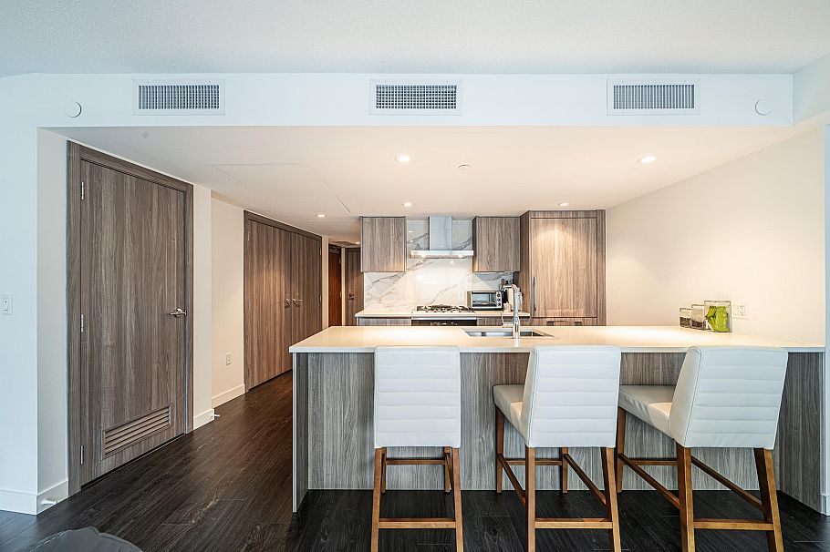 1082 8608 Hazelbridge Way Richmond, BC - 8