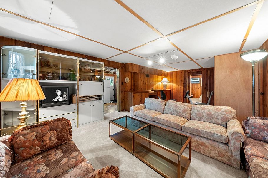 462 W 26th Street North Vancouver, BC - 25