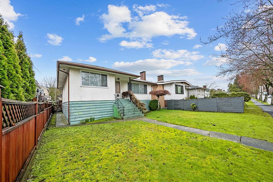 3115 E 49 Avenue Vancouver, BC - 3