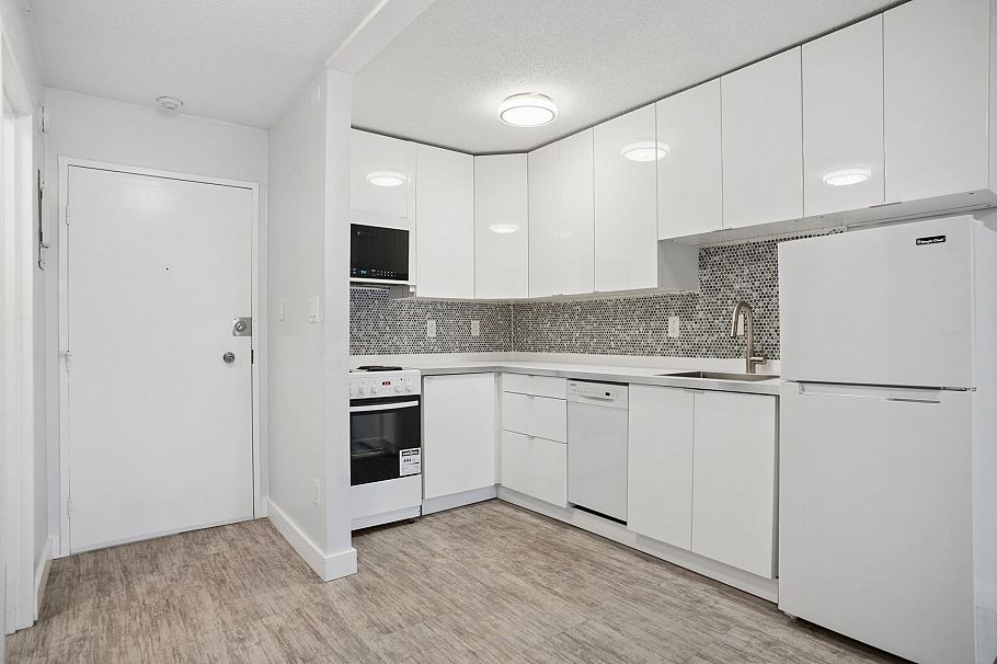 303 1717 W 13th Avenue Vancouver, BC - 4