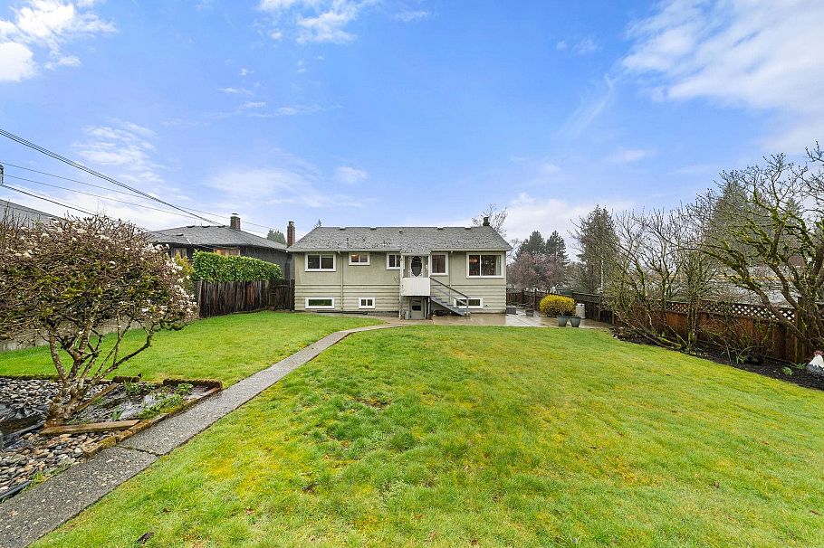 462 W 26th Street North Vancouver, BC - 33