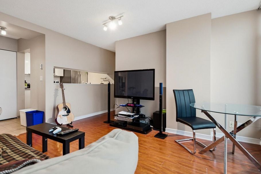 2101 1200 Alberni Street Vancouver, BC - 4