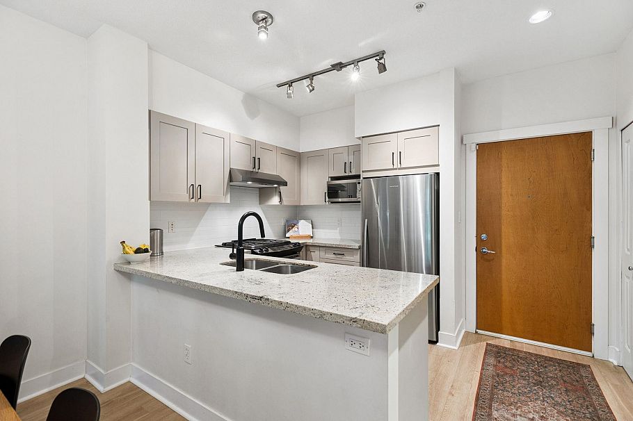 218 1111 E 27th Street North Vancouver, BC - 13