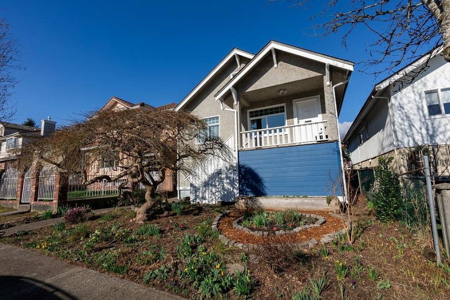 2867 E Georgia Street Vancouver, BC - 1