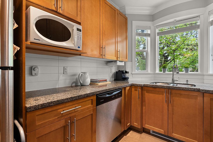 1382 E 27th Avenue Vancouver, BC - 18