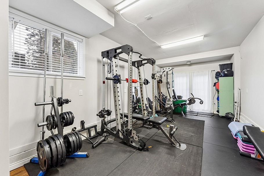 1187 W 23 Street North Vancouver, BC - 28