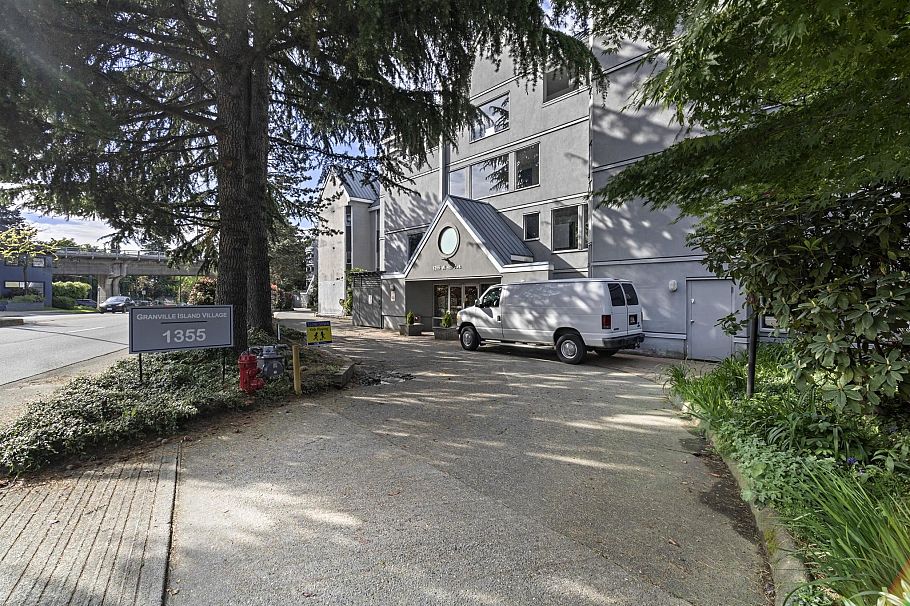 13 1355 W 4th Avenue Vancouver, BC - 24