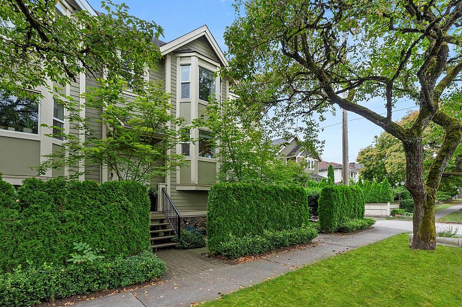 1382 E 27th Avenue Vancouver, BC - 1