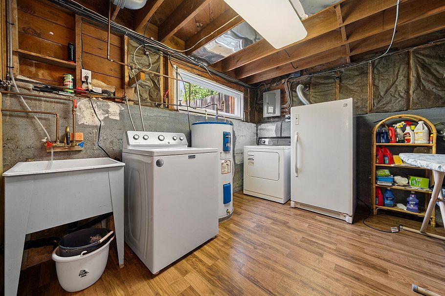 462 W 26th Street North Vancouver, BC - 32