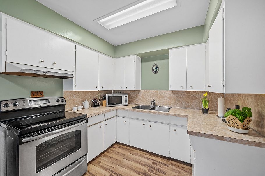 3115 E 49 Avenue Vancouver, BC - 14