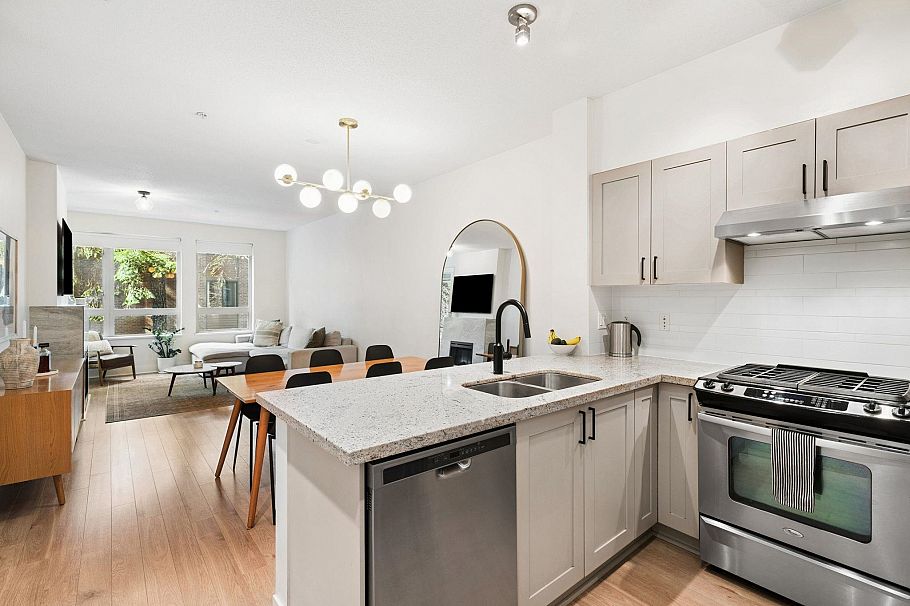 218 1111 E 27th Street North Vancouver, BC - 15