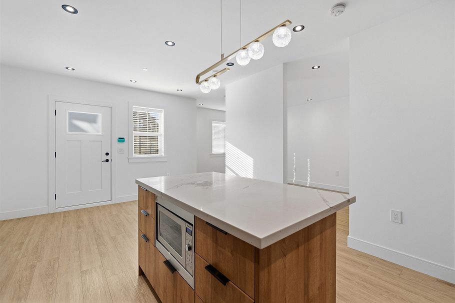 1155 Renfrew Street Vancouver, BC - 12