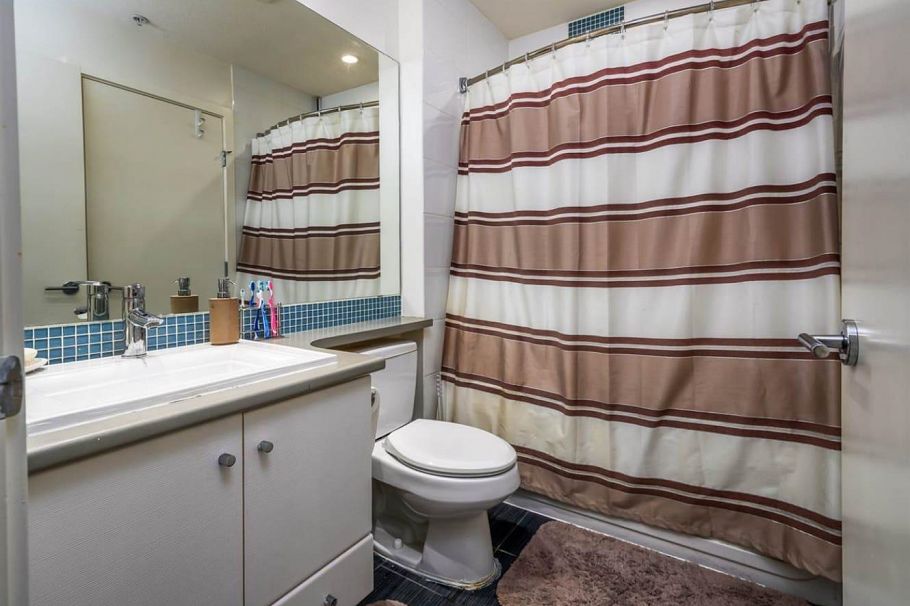 32 728 W 14th Street North Vancouver, BC - 14