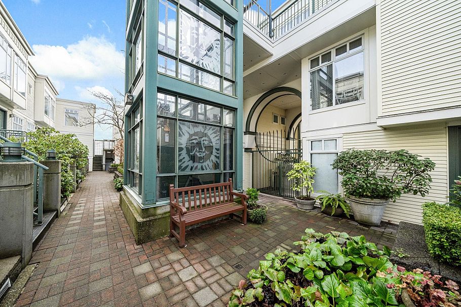 301 3727 W 10 Avenue Vancouver, BC - 24