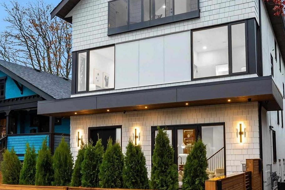 2609 Dundas Street Vancouver, BC - 1