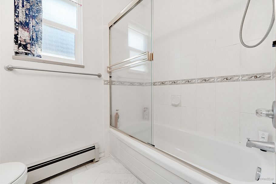 8607 Selkirk Street Vancouver, BC - 25