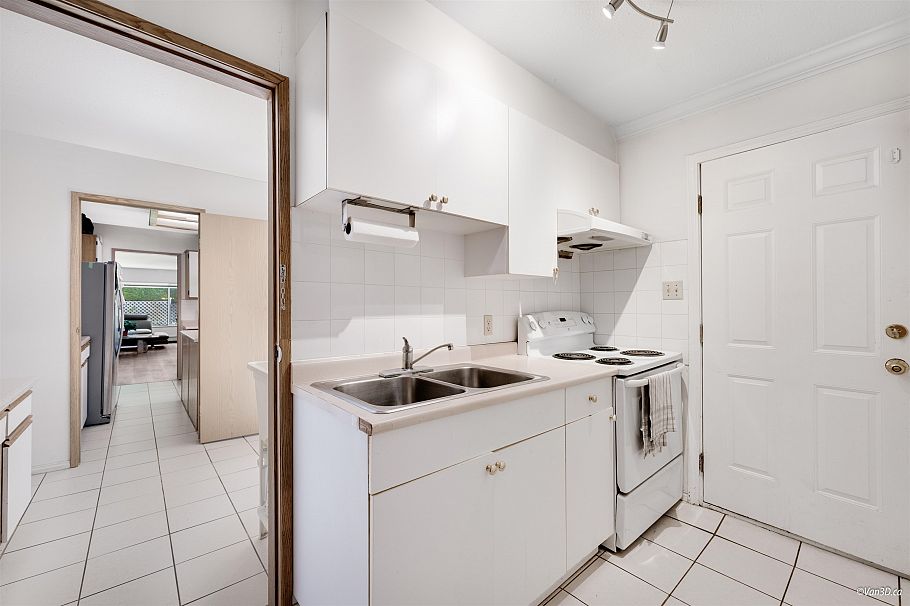 8607 Selkirk Street Vancouver, BC - 7