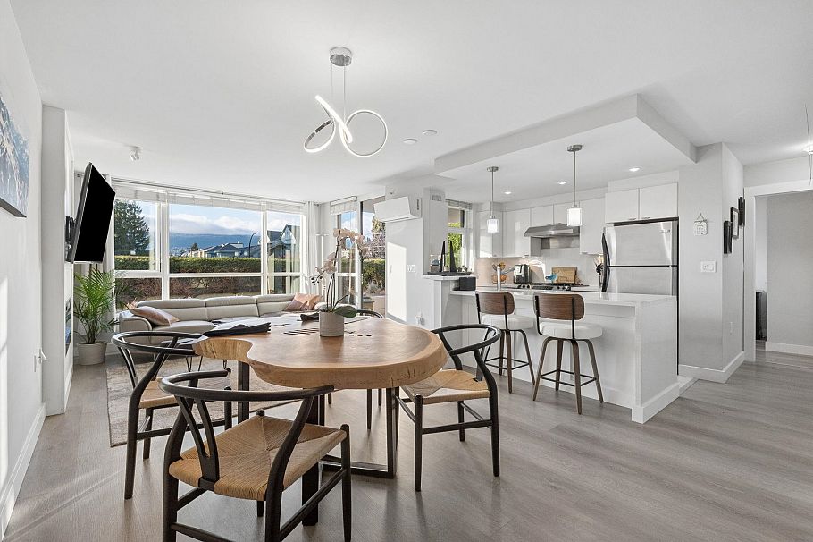 308 160 W 3rd Street North Vancouver, BC - 1