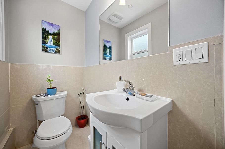 6830 Vivian Street Vancouver, BC - 31