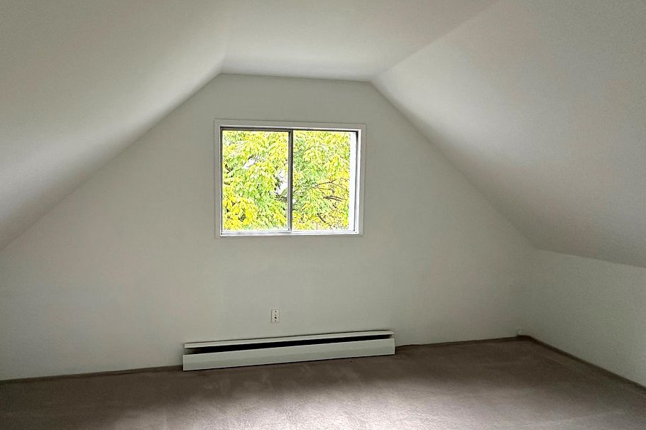 164 E 10th Street North Vancouver, BC - 12