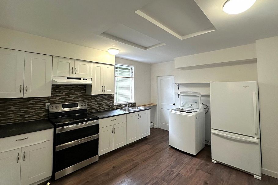 164 E 10th Street North Vancouver, BC - 14