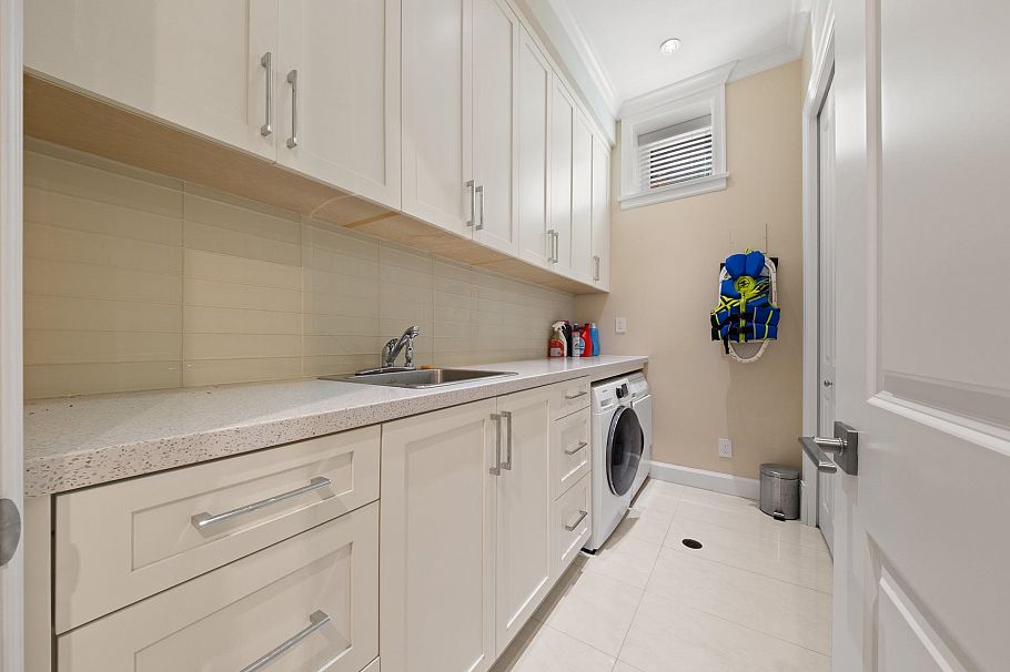 3676 W 28th Avenue Vancouver, BC - 36