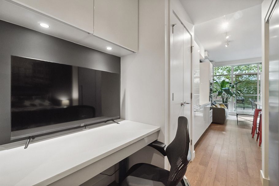 225 108 E 1st Avenue Vancouver, BC - 5