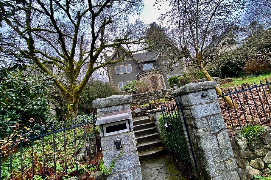 4634 W 2nd Avenue Vancouver, BC - 2