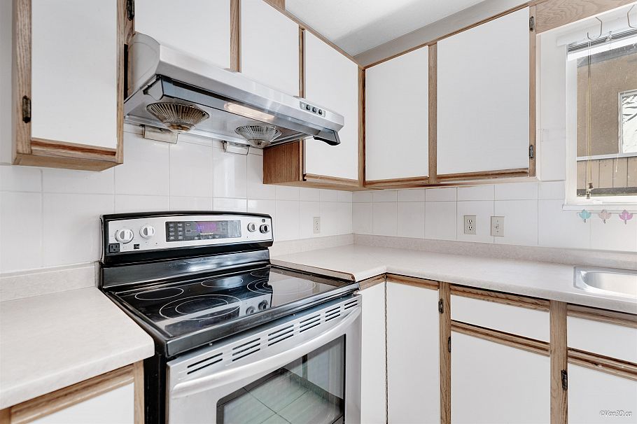 8607 Selkirk Street Vancouver, BC - 11