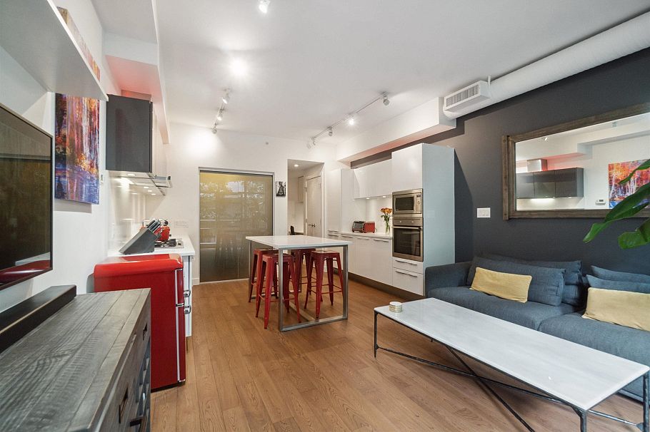 225 108 E 1st Avenue Vancouver, BC - 9