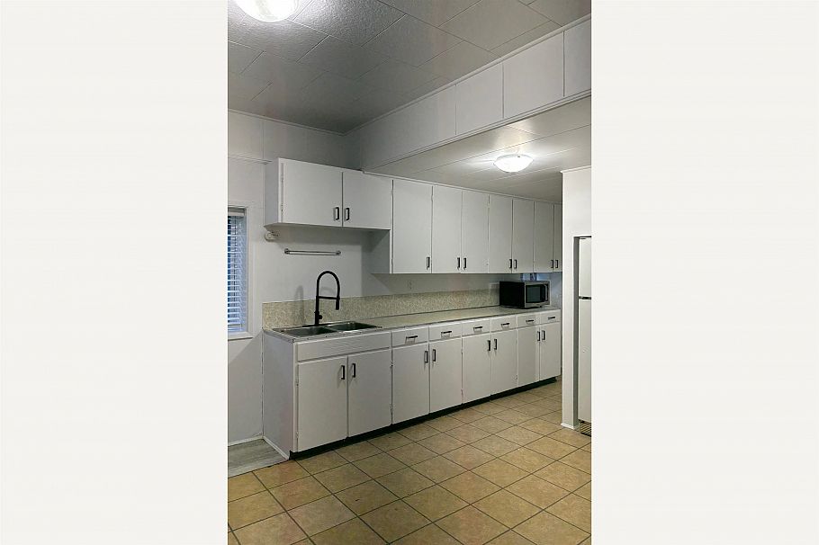 166 E 10th Street North Vancouver, BC - 7