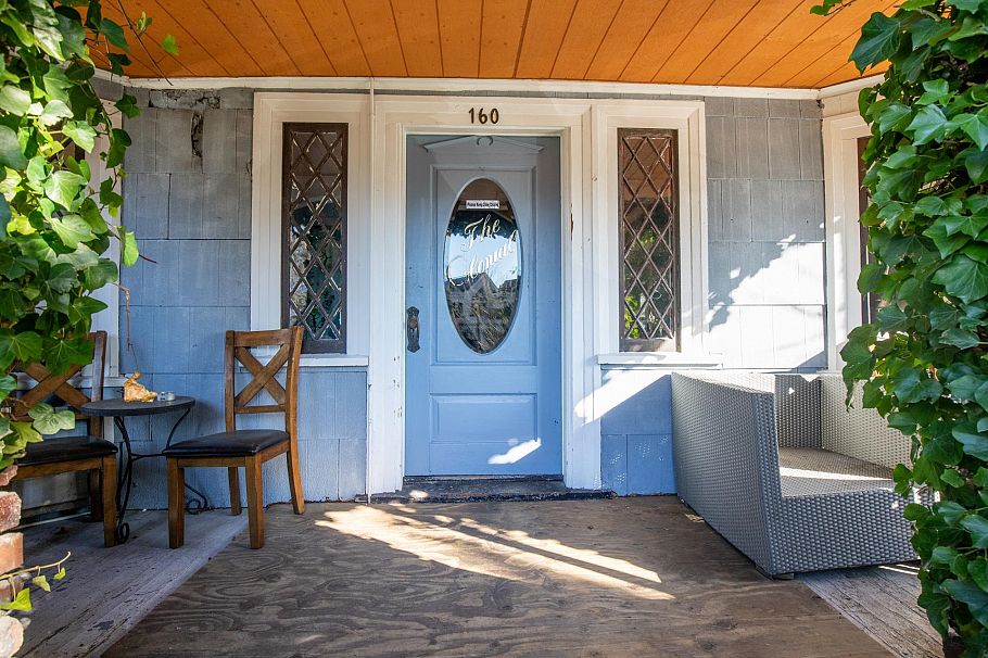 160 E 10th Street North Vancouver, BC - 10