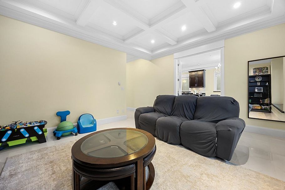 6830 Vivian Street Vancouver, BC - 9