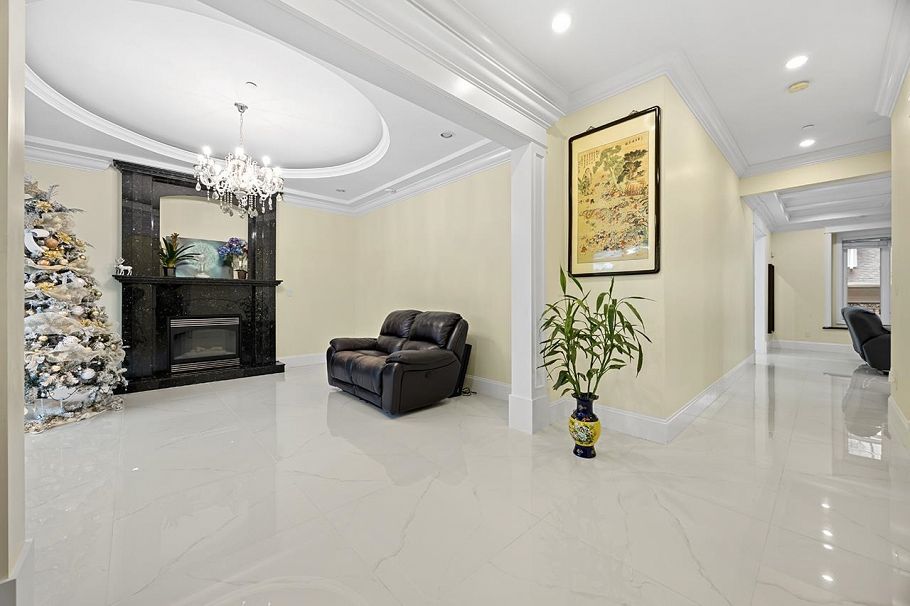 6830 Vivian Street Vancouver, BC - 3