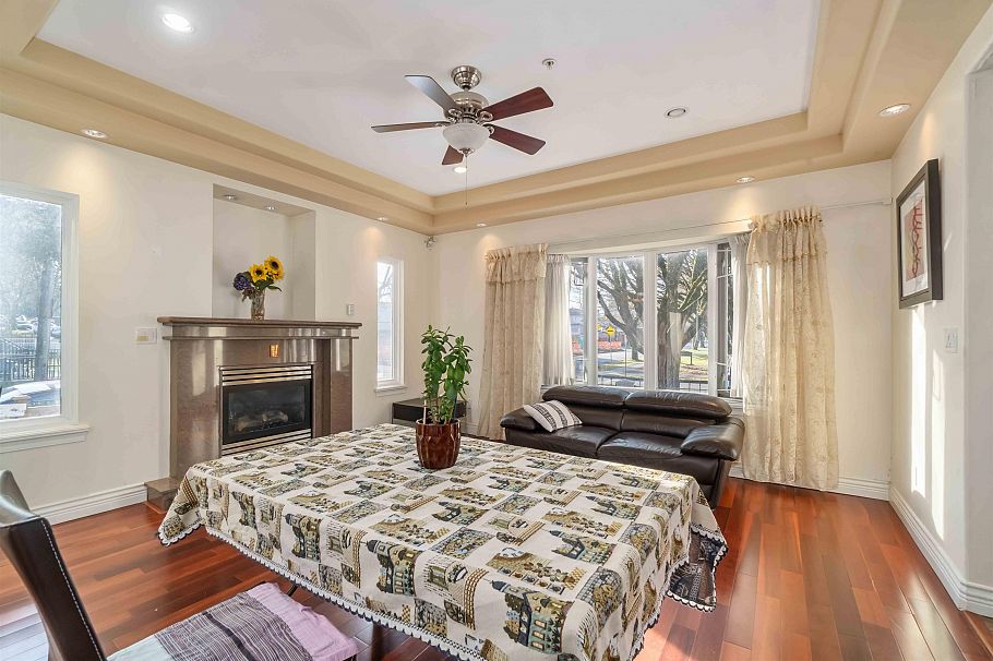 5396 Rhodes Street Vancouver, BC - 2