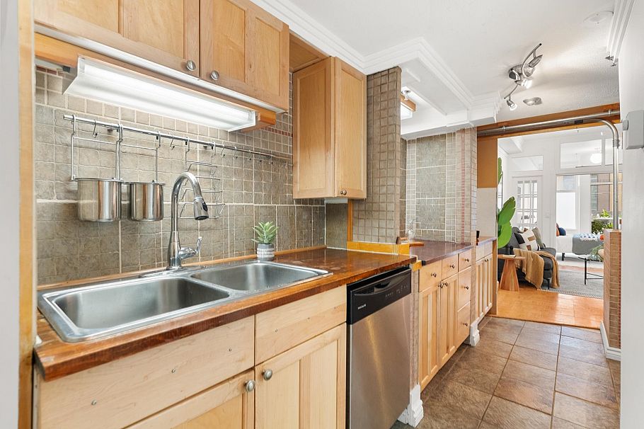 B5 238 E 10th Avenue Vancouver, BC - 19