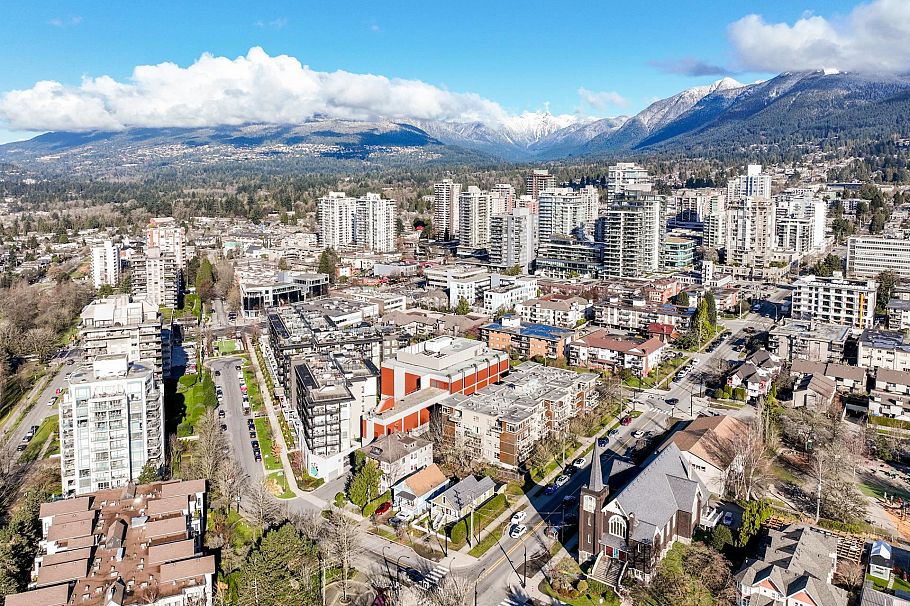 164 E 10th Street North Vancouver, BC - 24