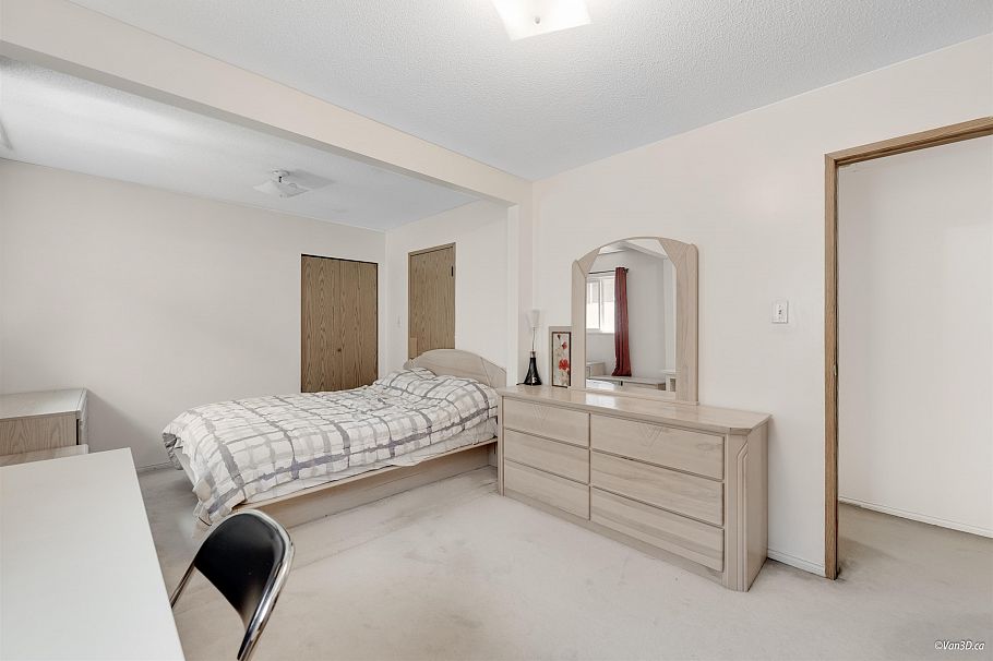 8607 Selkirk Street Vancouver, BC - 28