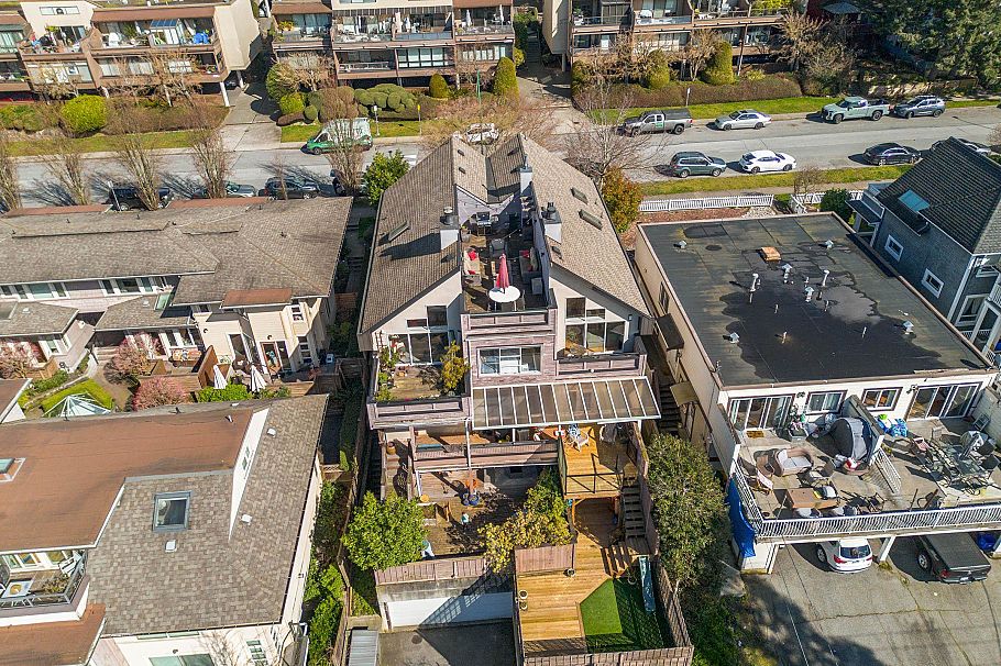 D 225 E 4th Street North Vancouver, BC - 22