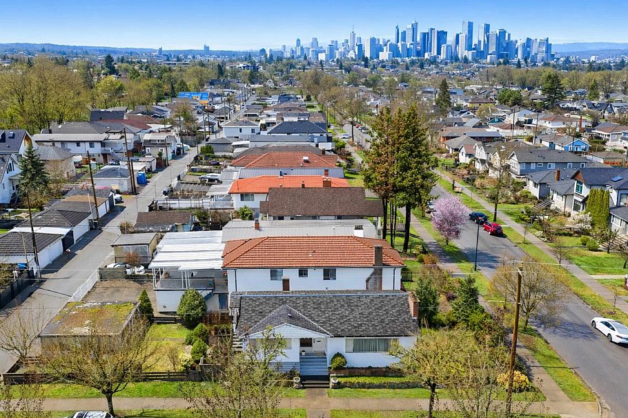 1415 Kaslo Street Vancouver, BC - 2