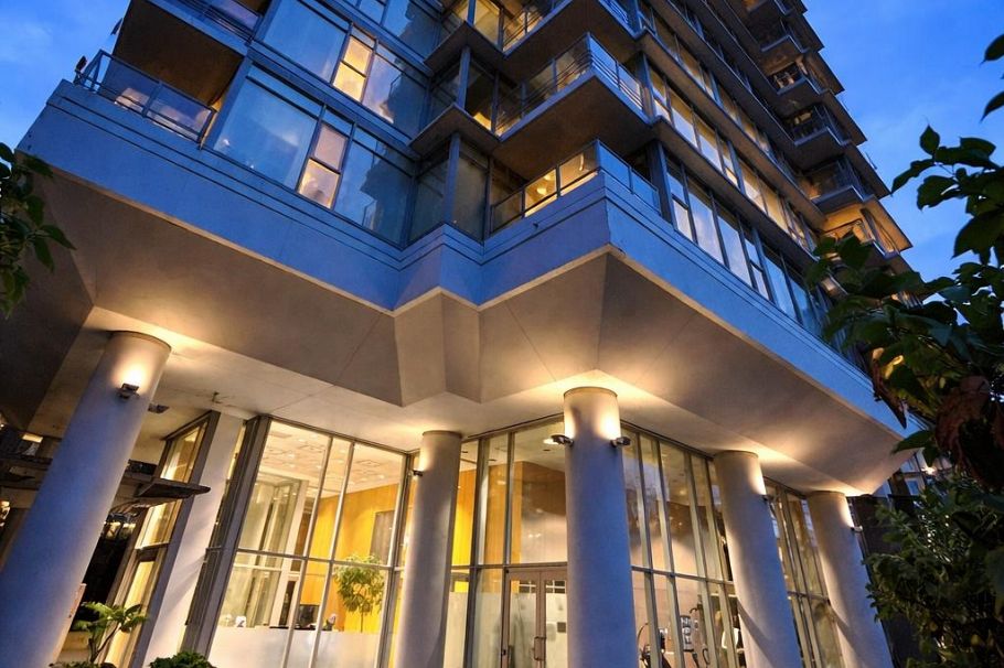 1204 1710 Bayshore Drive Vancouver, BC - 1