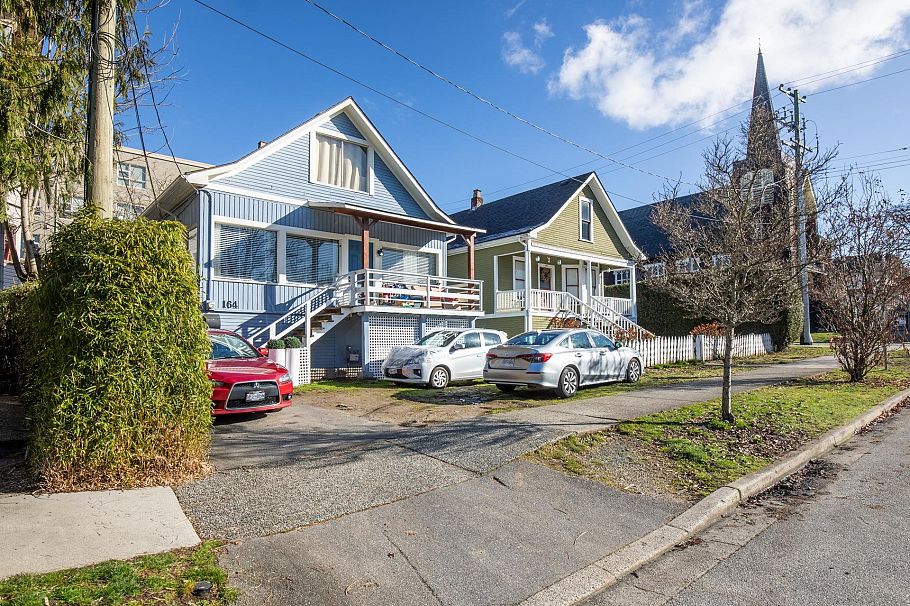 164 E 10th Street North Vancouver, BC - 1