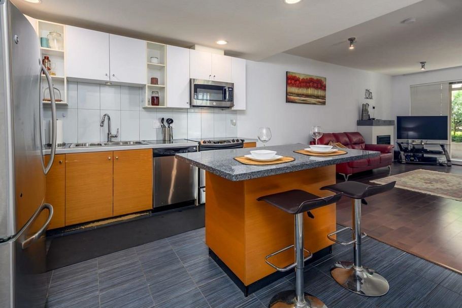 32 728 W 14th Street North Vancouver, BC - 18