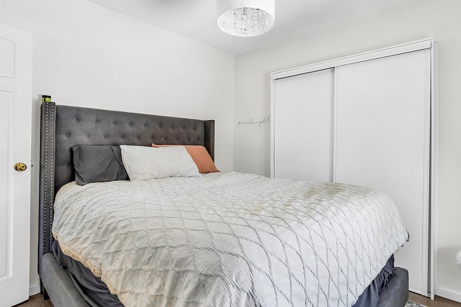 16 N Kaslo Street Vancouver, BC - 5