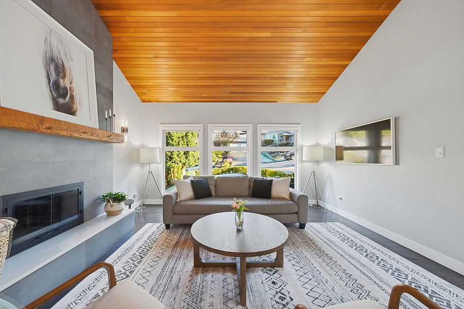 2023 Hill Drive North Vancouver, BC - 4