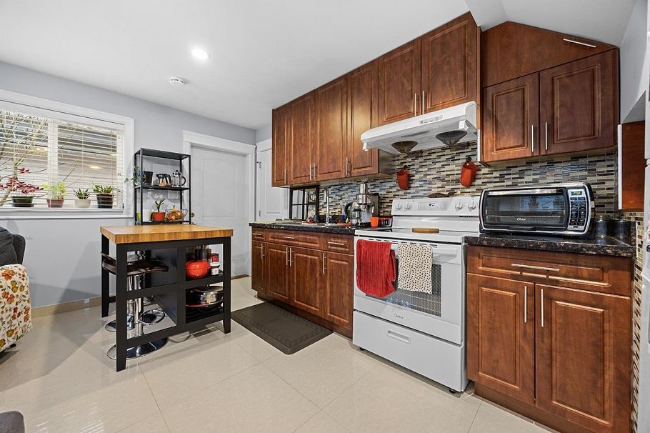 6830 Vivian Street Vancouver, BC - 30